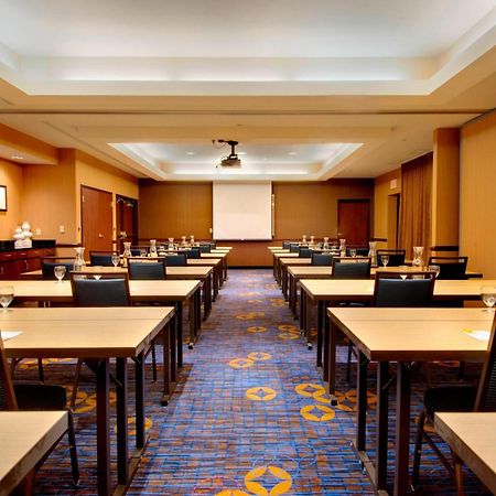 Courtyard By Marriott Madison East Hotel Exterior foto