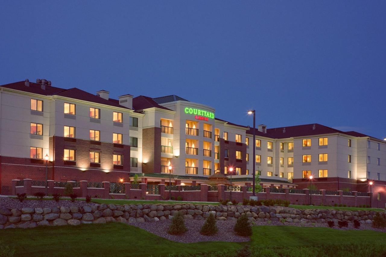 Courtyard By Marriott Madison East Hotel Exterior foto